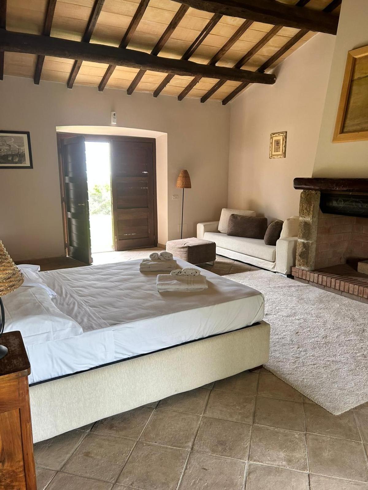 Agriturismo Cerrosughero Canino Eksteriør billede